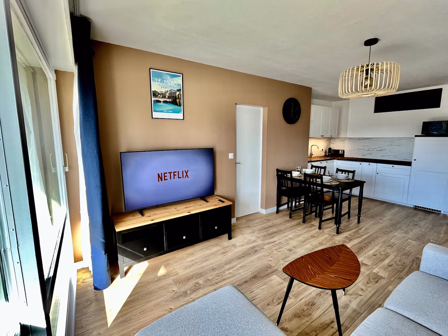 The living room (2/3)