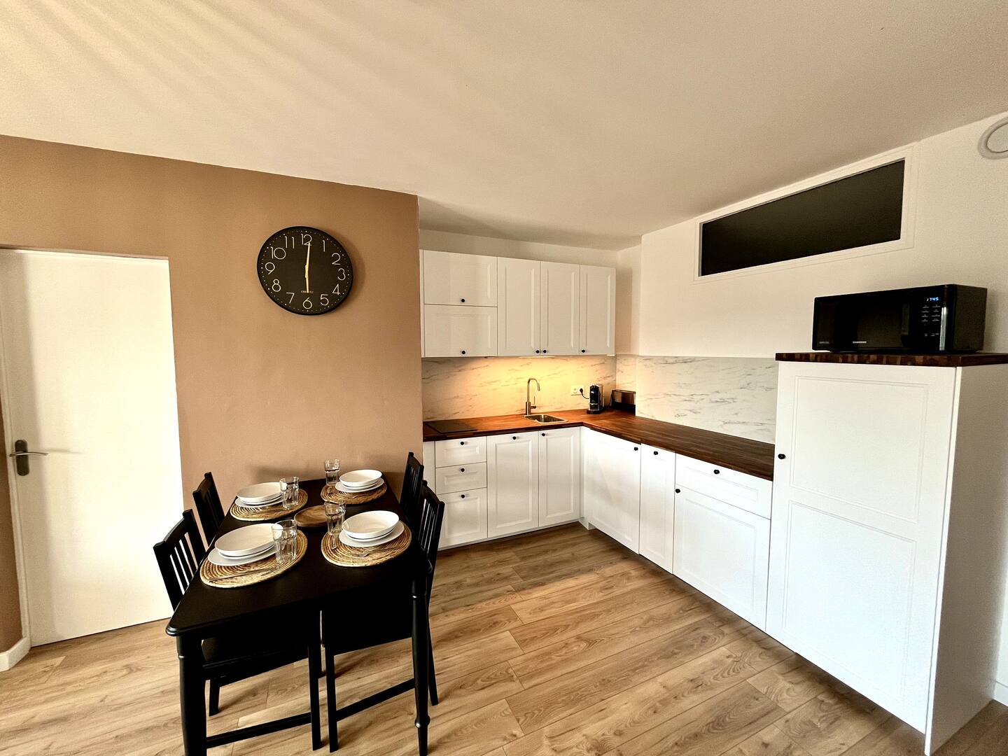 The kitchen (1/4)