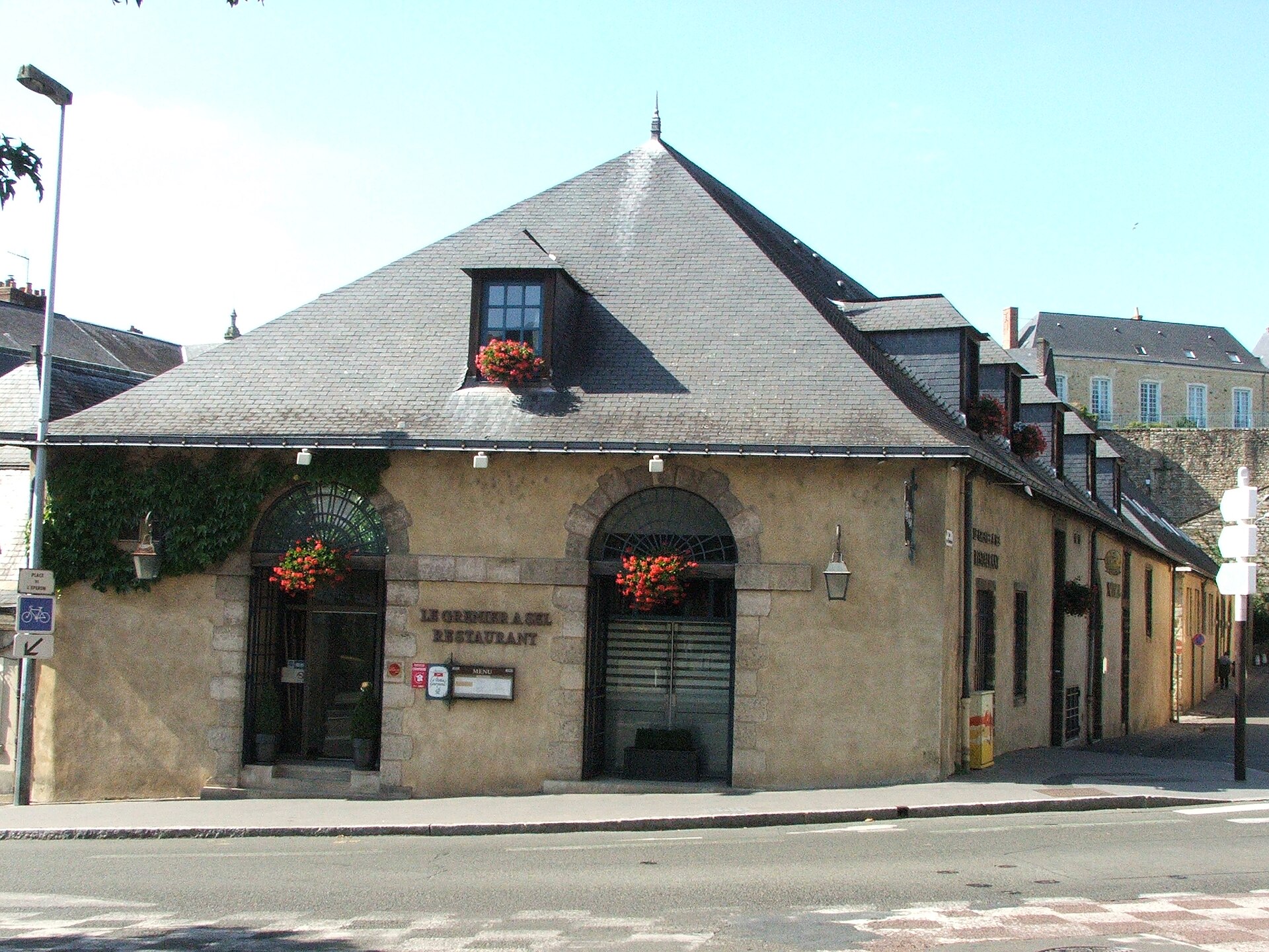 Bistros on the Place de l'Éperon (2/2)